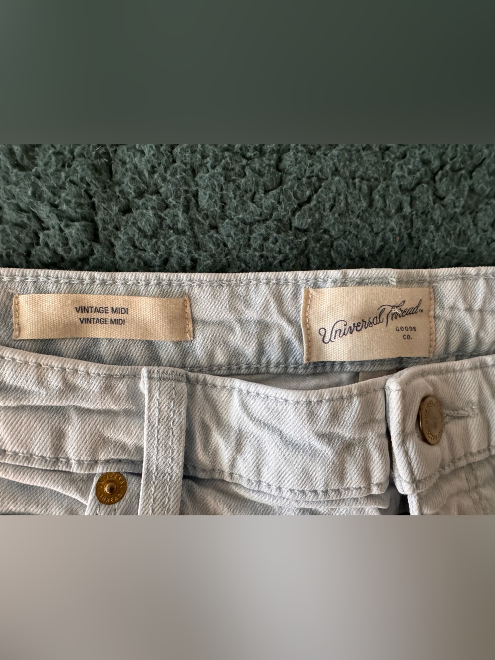 Universal Thread Vintage Midi Jean Shorts Light Wash Raw Hem Size 12 / 31R - Picture 2 of 6